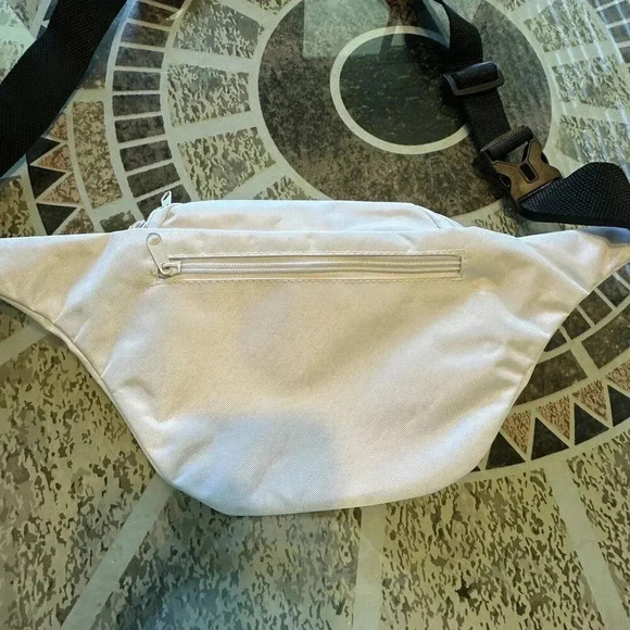 Loot Crate Exclusive Disney Pixar The Incredibles Passholder Fanny Pack NWOT - Picture 2 of 4